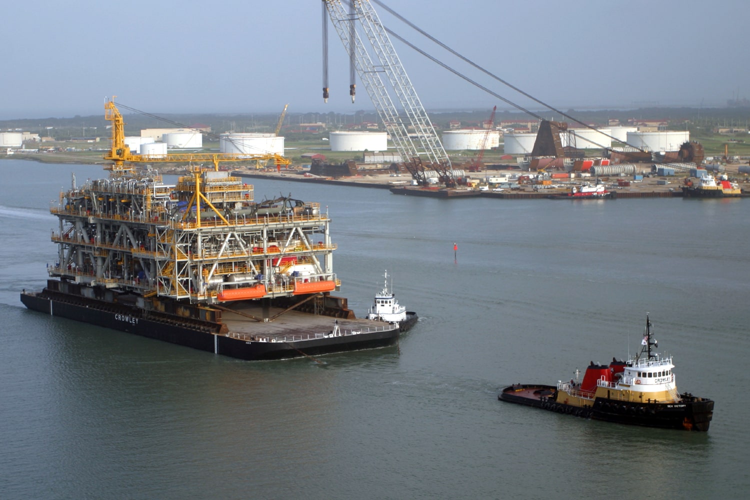 crowley-shipping-offshore-services-tugs-and-barges